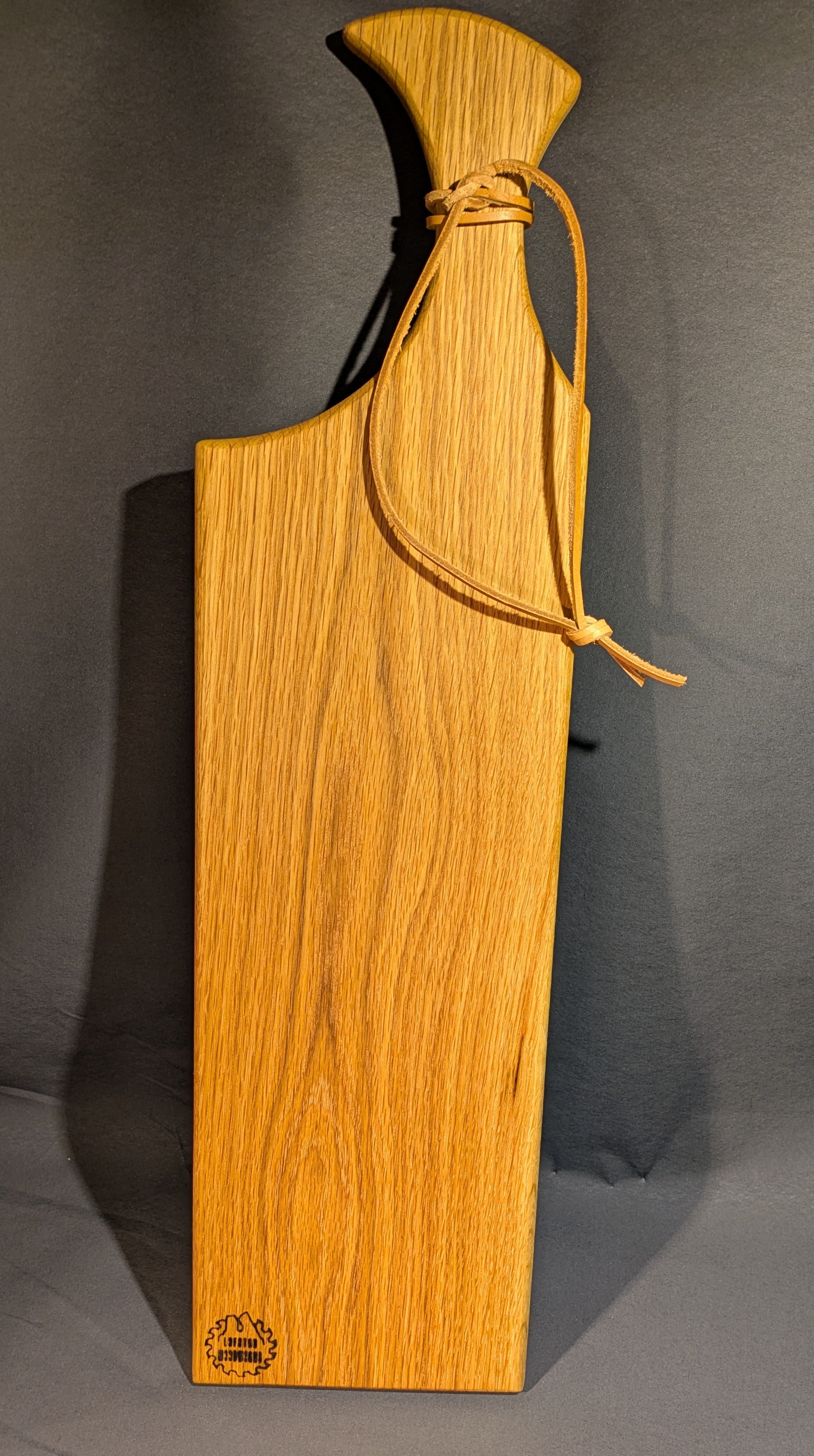 Lang vikinginspirert fjøl av eik